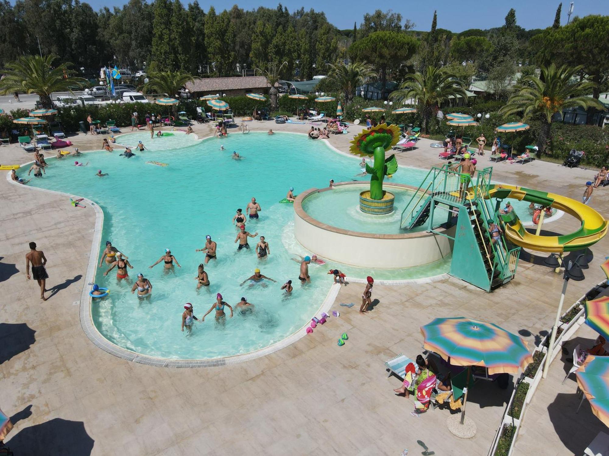 Happy Camp Mobile Homes In Camping Village Free Time Marina Di Bibbona Exterior photo
