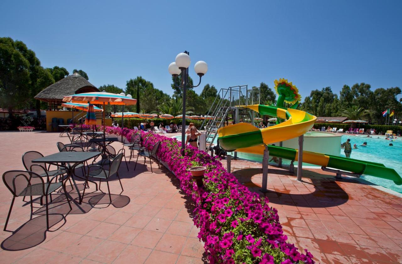 Happy Camp Mobile Homes In Camping Village Free Time Marina Di Bibbona Exterior photo
